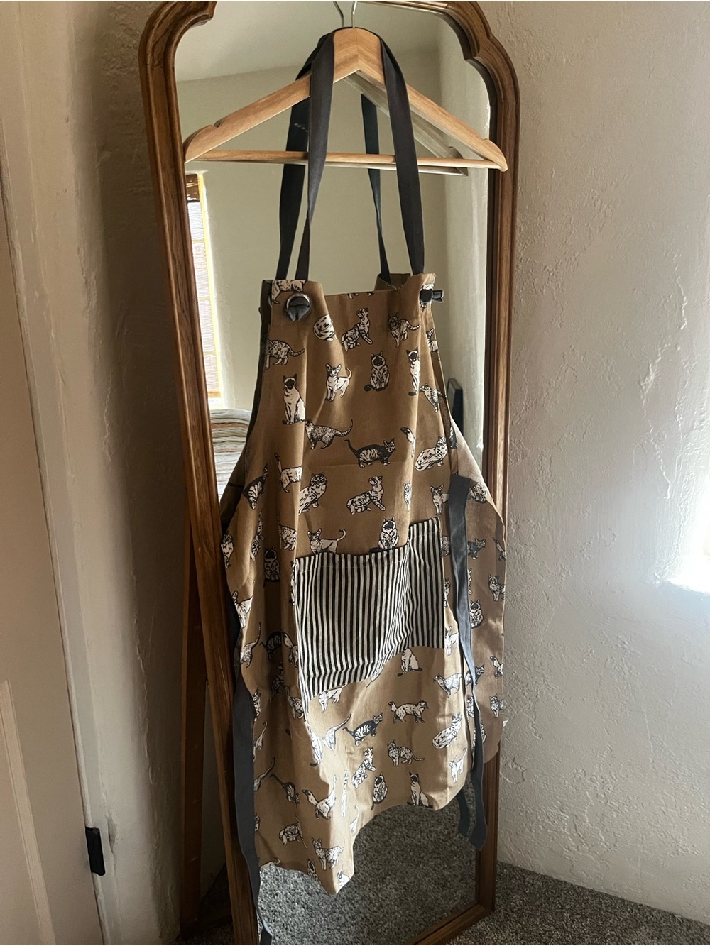 100% Cotton Apron with Cat Pattern